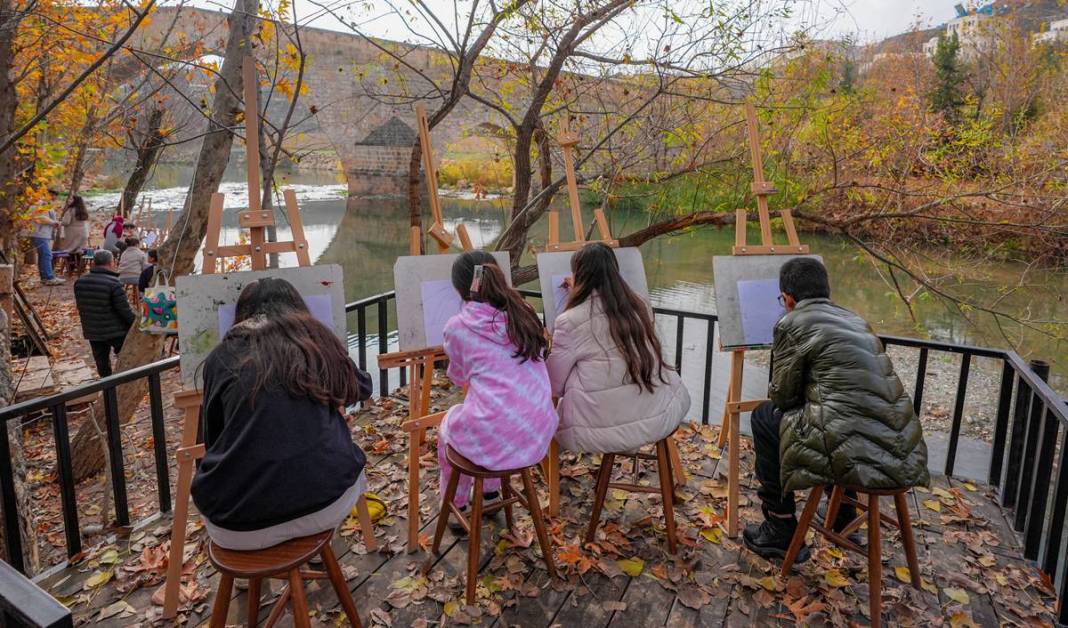 Diyarbakır’da öğrenciler tarihi ve doğayı tuvale taşıyor 7